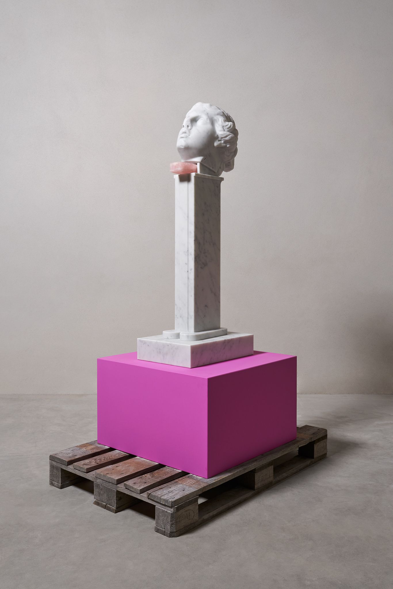 Sculpture BIG SPENDER, THE BEAUTIFUL HEAD