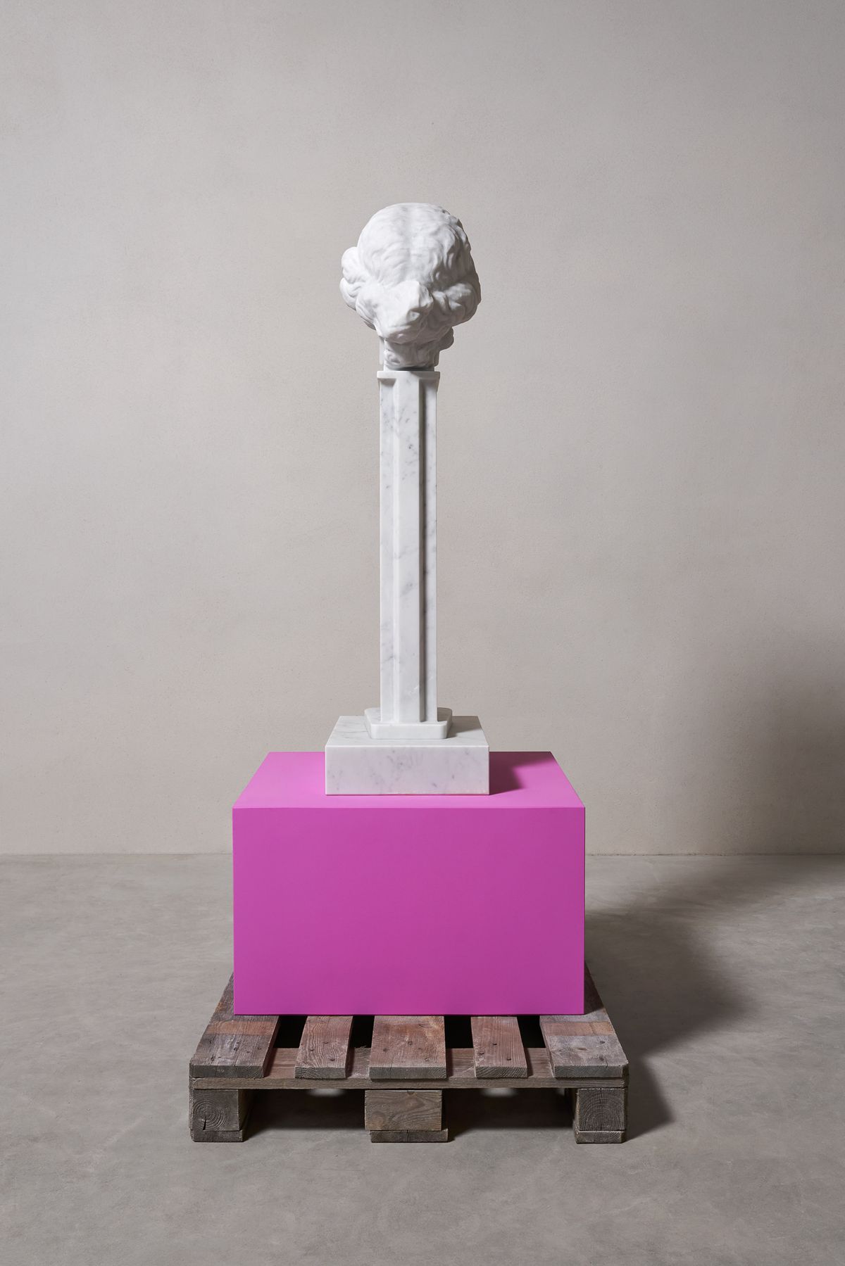 Sculpture BIG SPENDER, THE BEAUTIFUL HEAD